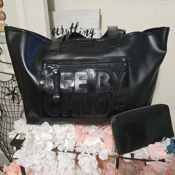 See By Chloe Large Glossy Black Tote & Heart Embossed Wallet - Picture 2 of 8